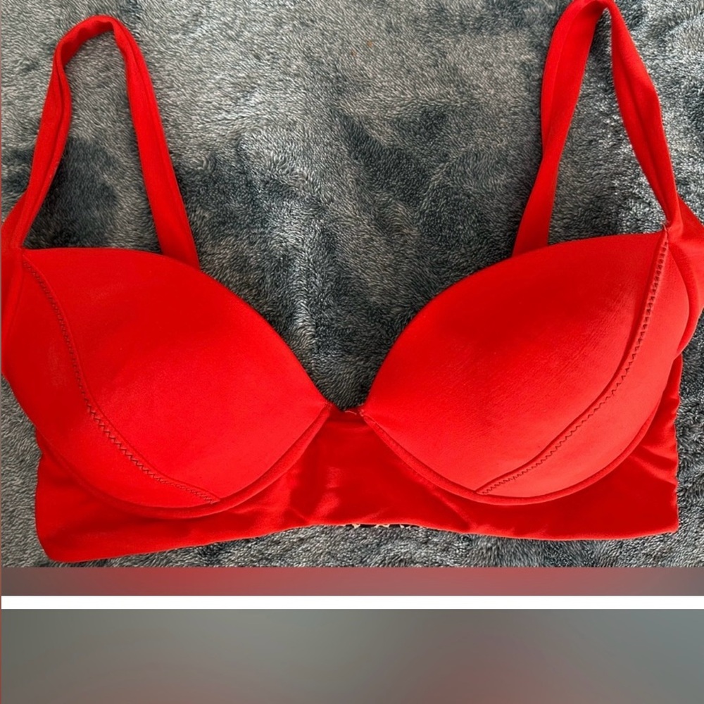 NWOT acacia padded swim top size Large in red